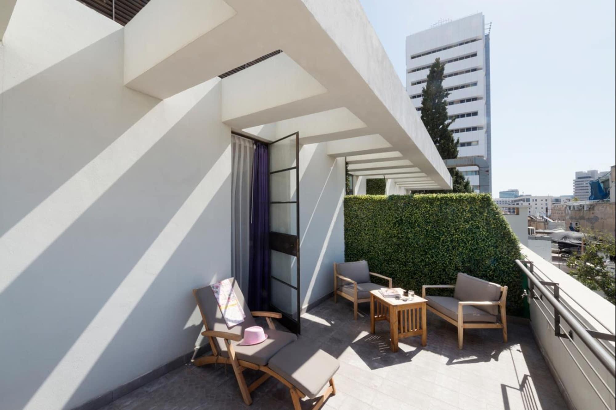 Lily & Bloom Boutique Hotel